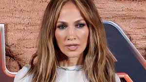 Jennifer Lopez CANCELS summer tour 'to be with her children, family' after  she is seen holding hands with husband Ben Affleck following months of  split rumors : r/popculturechat