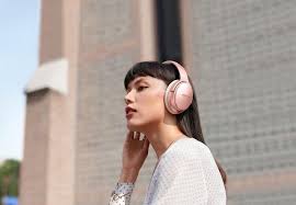 You can keep your tunes going with the cable. Bose Launched The Qc35 Ii Wireless Headphones Rose Gold Limited Edition For 419 Gizprix