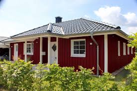 Schwedenhaus Bungalow Aus Holz In 2020 Schwedenhaus Fertighaus Schwedenhaus Holzhaus Bungalow