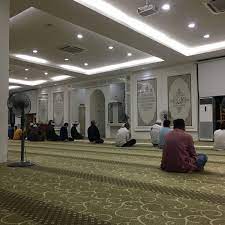 Pembangunannya memakan waktu kurang lebih 18 bulan. Masjid Ar Rahman 28 Tips