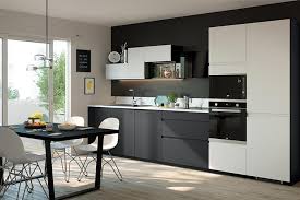 3 règles pour optimiser l'espace à la maison, les moments de convivialité se partagent souvent en cuisine. Petite Cuisine Modeles De Cuisines Pour Petits Espaces Par Socoo C