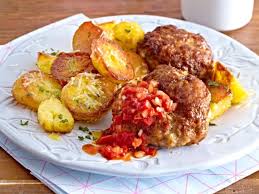 Bratkartoffeln Vom Blech Zu Frikadellen Rezept Lecker Rezept Rezepte Mit Frikadellen Rezepte Bratkartoffeln