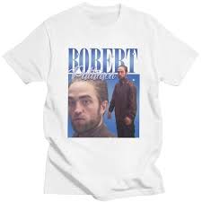 A faire une ou deux fois par semaine, notamment après une exposition au soleil. Robert Pattinson Standing Meme T Shirt Streetgarm