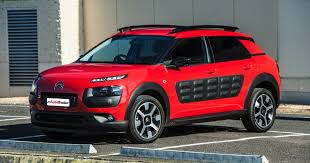 Citroën c4 cactus inspires you at a glance with its wide front face featuring slender led daytime running lights and a refined headlight design complemented by gloss black inserts spacious, warm and comfortable, the interior of citroën c4 cactus consists of a large living space for all passengers. How To Change Wiper Blades On A Citroen C4 Cactus Car Ownership Autotrader