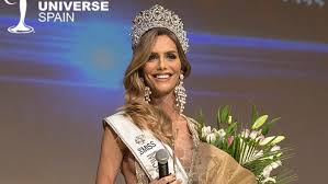 They've been dressed to nines every year since the pageant started, but the styles have changed a lot since 1952. Miss Spanien Angela Ponce Kam Als Junge Zur Welt Und Konnte Bald Miss Universe Werden