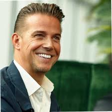 Entree Magazine op LinkedIn: Thomas Kuiper is nieuwe F&B Director van het  Amstel Hotel in Amsterdam