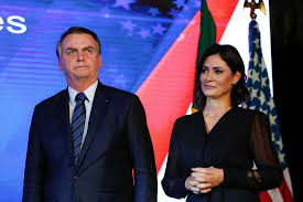 Brazilian president jair bolsonaro will be transferred to a hospital in sao paulo for additional tests to determine whether he needs emergency surgery. Familia De Michelle Bolsonaro E Marcada Por Problemas Legais Congresso Em Foco