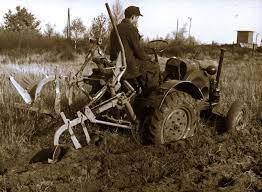 A piece of farm equipment used to turn o.: Franziska Mittag Autor Bei 240 Jahre Lemken