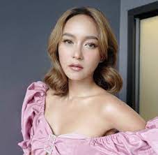 The official website of bee namthip.the thai model,actress and singer. Bee Namthip Hit The Nervous People Publish The Address Card Number Nacc Focus On The End World Today News