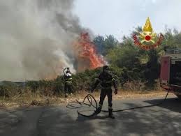 Se hai già un account su oggi o su un sito rcs (corriere, gazzetta, iodonna) puoi accedere con le tue. Incendi I Roghi Devastano L Oristanese Sfollate Quasi 400 Persone Rai News