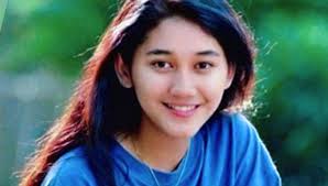 Sekarang anak saya makin banyak. Sejarah Hari Ini 19 Maret Bulan Mendekat Earth Hour Hingga Nike Ardilla Meninggal Times Indonesia