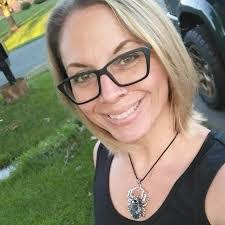 Stephanie Simard's Instagram, Twitter & Facebook