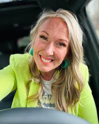 Jessica Hefley's Instagram, Twitter & Facebook