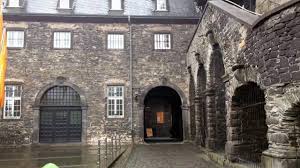Genovevaburg Mayen Youtube Burgen Und Schlosser Burg Turm