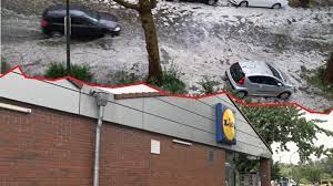 Flüge fallen aus, veranstaltungen werden abgebrochen. Unwetter Fegt Ubers Ruhrgebiet Lidl In Essen Geraumt Strassen In Bochum Unter Wasser Derwesten De