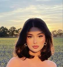 Whitney Castro (peachie827)