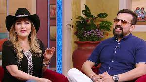 Antes de conocernos, ya la estaba buscando": Cruz Martínez habla de su  matrimonio con Alicia Villarreal | Shows Despierta América | Univision