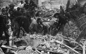 Il 28 dicembre del 1908 reggio calabria e messina furono colpiti da un terremoto di magnitudo 7.3 della scala mercalli, ma non solo, dopo i minuti di terrore su tutte e due le coste si abbatterono 3 onde. 28 Dicembre 1908 Il Sisma Scovolse Reggio Calabria E Messina