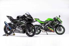 Kawasaki Ninja Zx 25r Carbon Fiber Race Bike 07 In 2020 Kawasaki Ninja Racing Bikes Super Bikes