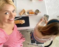 Holly's £5m offer to 'open up her home'