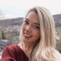 Leah Houck's Instagram, Twitter & Facebook