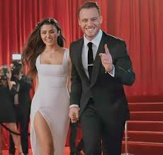 Hidayet türkoğlu, banu türkoğlu, murat can üner, şaziye i̇vegin üner akasya avm yanında yeni açılan, türkiye'nin ilk aile kulübü shaba health & fitness club için ünlü fotoğrafçı merve. Pin By Nour Chaaban On Aleatorio Fashion Tv Celebrity Outfits Fashion