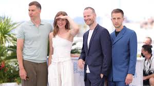 Dette er en podcast om noen av verdens verste mennesker, og det er mange av dem. Festival De Cannes S Tweet Photocall Verdens Verste Menneske Julie En 12 Chapitres By Joachim Trier Cannes2021 Competition Trendsmap