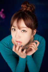 12 Intense Color Contact Lenses Worn By K Pop Idols Contact Lenses Colored Kpop Girls Beautiful Hair