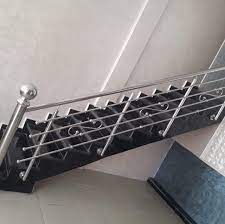 Stair railings, whether outdoor or indoor, serve the same purpose metal railing is preferred especially for outdoor stair railing due to its durability, high tensile strength and low fabricated hollow stainless steel pipes are chosen for lighter more delicate applications. Https 1 Bp Blogspot Com Fpzn6ubczum Xb4zmz4enti Aaaaaaaaaf8 Ymv3zk2dawo1paiyzs3cqbkd4 Steel Railing Design Stainless Steel Stair Railing Steel Stair Railing