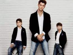 Maybe you would like to learn more about one of these? Hrithik Roshan Photo Hrithik Roshan Goes On A Lunch Date With His Sons But Fans Cannot Take Their Eyes Off The Pizza