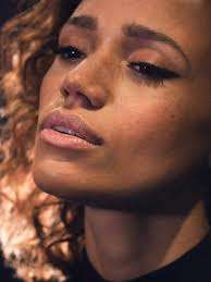 JONES: concierto EXCLUSIVO de 'Hoops' e 'Indulge'