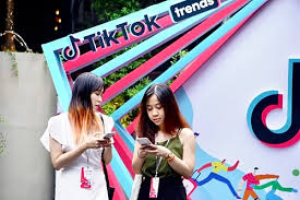 Jun 23, 2021 · đoan minh ghép đôi thần tốc giải thích giữa lùm xùm tuyển bồ, group anti, bạn thân cũ bóc phốt mình biết là cách truyền đạt của mình không đủ tinh tế và quá thẳng thắn Tiktok Kiáº¿m Tiá»n Khac Youtube Ra Sao Vnexpress Kinh Doanh