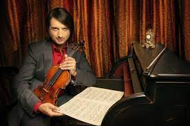 Edvinmarton.com) ötéves korom óta hegedülök, tökéletesítem a hegedűjáték művészetét, szeretném átadni a virtuozitást, az érzelmeimet és a szeretetemet. edvin marton, a világhírű hegedűművész közvetlenül szenteste előtt, karácsonykor, a szeretet ünnepén Edvin Marton Ave Maria Symphonic Live Cultura Hu