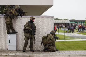 Aus deutschland ist bereits die spezialeinheit gsg 9 zur hilfe geeilt. Geplante Gemeinsame Ubung Von Polizei Und Bundeswehr Nicht So Viel Hoheitliche Aufgaben Augen Geradeaus