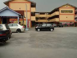 Pengetua ppd petaling perdana ambil keputusan spm di smk via www.gpsbestari.com. Sekolah Menengah Seksyen 18 Mapio Net
