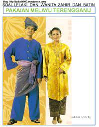 Model pakaian tradisional thailand yang paling populer dan paling banyak dikenakan oleh para wanita setempat memiliki ukuran yang sangat panjang dan sangat ketat pada bagian roknya. Pakaian Melayu Terengganu Pakcikli00