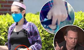 Unfortunately, molly hurwitz has yet to flaunt her new engagement ring. Xux4pbpes6s1lm