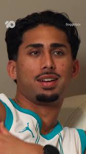 Flirty birdies and killer dance moves. Take notes, Jad! 🦜