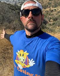 When you're at @hottopic and you run into your Boss. I said hi and he said  “MYAH!” s'Like the guy's got a @masters degree in being a jerk. We showed  the #hottopic