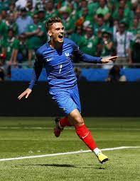 The france international made his way towards the corner flag, where he was met with an unidentified fan with a pot. Antoine Griezmann France Celebration Quipe France La Clbration Secreto Dantoine Griezmann Antoine Griezmann Est Dsormais Un Habitus Clbratio Griezmann Fortnite