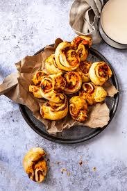 Slice the roll into 5 to 6 even slices and place on the baking sheet, leaving a few inches between them. Flavorful Vegan Pizza Pinwheels Ve Eat Cook Bake