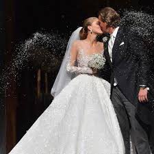 Brautkleid kürzen ab 45€/ lage brautkleider mit spitzenborte ab 200€ einarbeitung von einer lage glitzertüll ab 280€. Victoria Swarovski So Teuer War Ihr Brautkleid Intouch