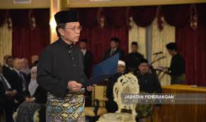 Datuk seri mohd shafie apdal sah sebagai ketua menteri sabah selepas mendapat undi percaya majoriti ahli dewan undangan negeri dalam sidang dun khas hari. Shafie Apdal Angkat Sumpah Ketua Menteri
