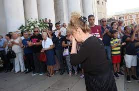 Ho letto 'l'appello' in due giorni; Nadia Toffa Le Lacrime Delle Iene Ai Funerali Enrico Lucci Una Persona Vera Giulio Golia Era La Mia Famiglia Il Mattino It