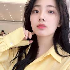 The recent whereabouts of the girl who once was popular for being Suzy,  Sulli, and Han Sunhwa's look alike ~ pannatic