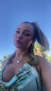 Donna Bergin's Instagram, Twitter & Facebook