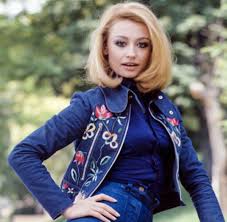 raffaˈɛlla karˈra), is an italian singer, dancer, television presenter, and actress. 0hv6c Rj4k2zqm