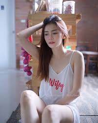 Jadi, selama ini tuh aku ngekos bareng mama pa, tapi akhirnya mama gak kuat bayar, kita pindah deh ke rumah tante mira. Cerita Sex Akibat Kakakku Ketagihan Mansturbasi
