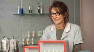 Louise blachère est révélée en 2007 par son rôle dans naissance des pieuvres de céline sciamma pour lequel elle obtient une nomination pour le césar du meilleur espoir féminin lors de la 33 e cérémonie des césar. Eyeglasses Marie Francine Doublet Valerie Lemercier In Marie Francine Spotern