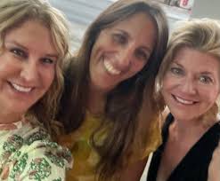 A beautiful night with Caryn Sacher Fonberg and Linda Brooks  Wimberly........love these two like WHOA!